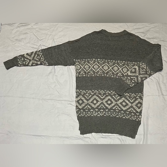 Hollister XS/S Oversized Grey Knit Sweater with Pattern - Picture 2 of 5